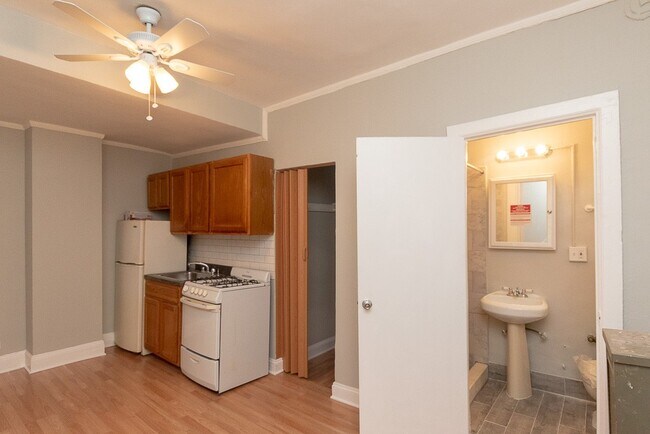 Building Photo - 3835 N Fremont St Unit A04C Rental