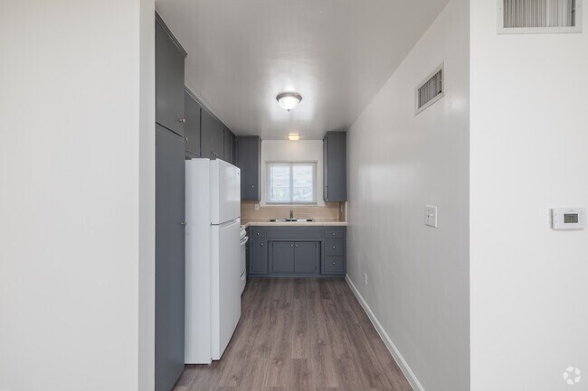 1BR, 1BA - 655SF - Kitchen