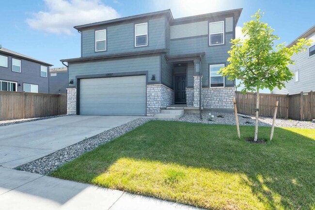 Building Photo - Spacious 3 bed 3 bath 2-story comfortable ... Rental