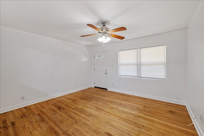 Photo - Walking distance to FSU! Lease starting Fa...
