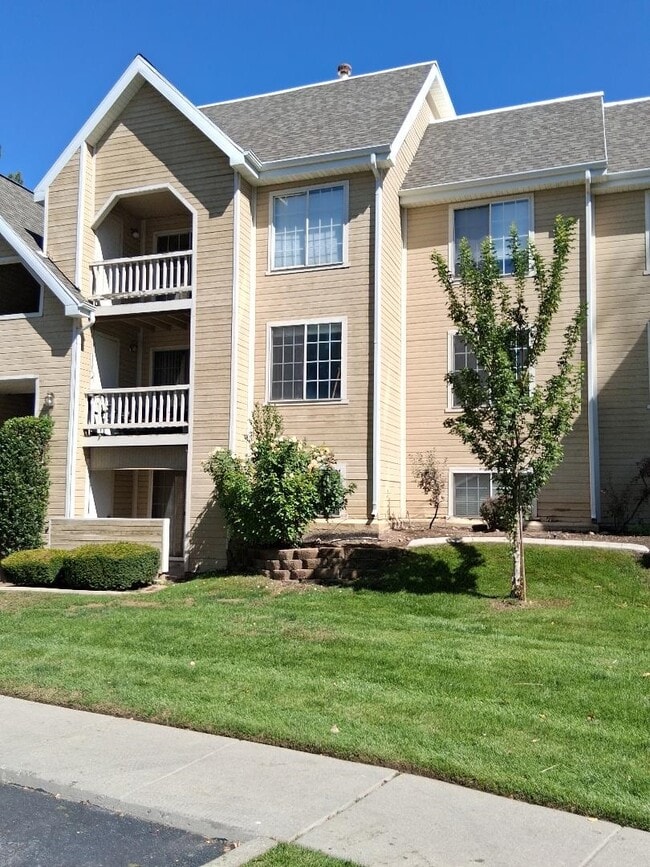 Building Photo - 1190 E Waterside Cv Unit 12