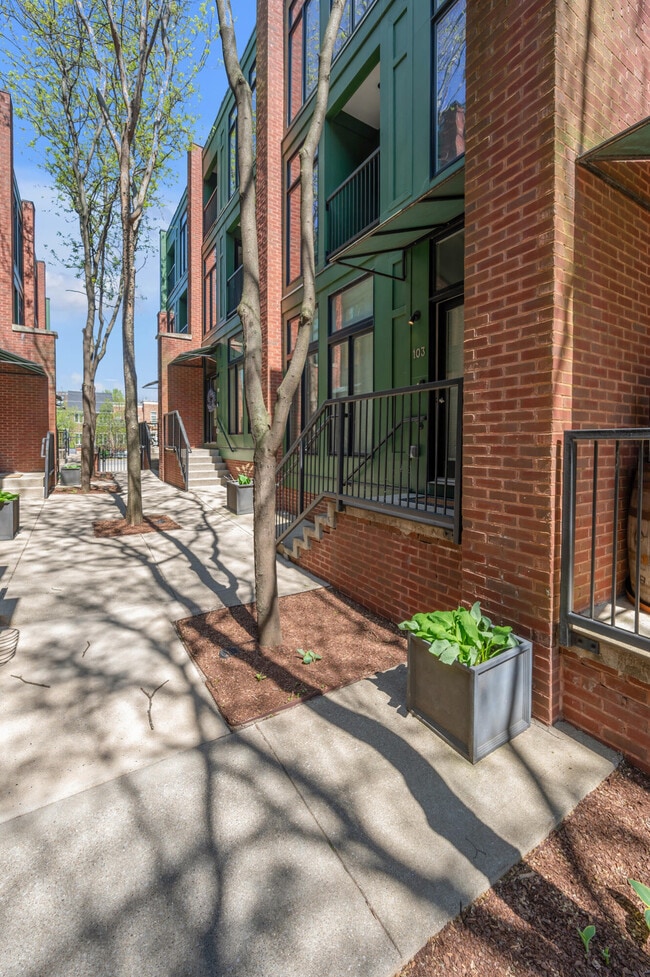 Photo - 622 W Main St Unit 103
