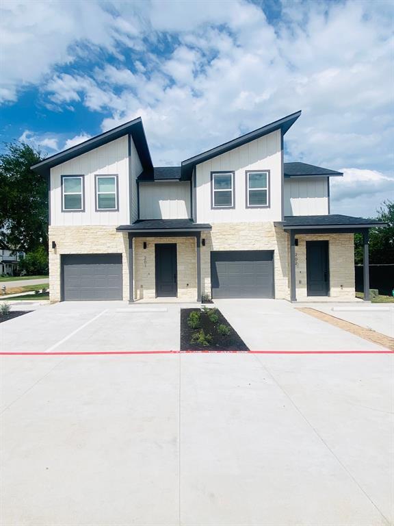 Building Photo - 700 Horseshoe Dr