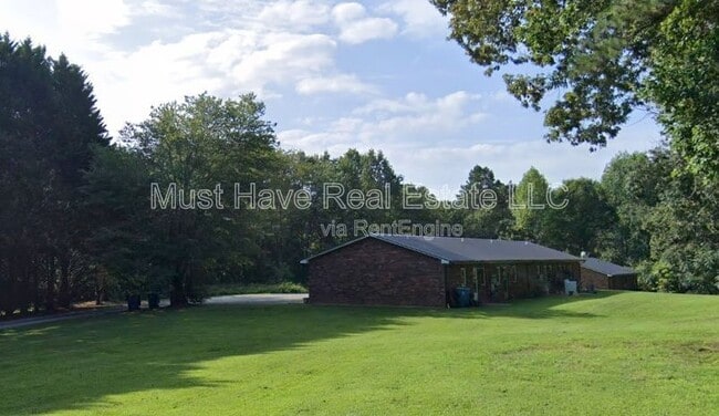 Building Photo - 3715 Panda Ln