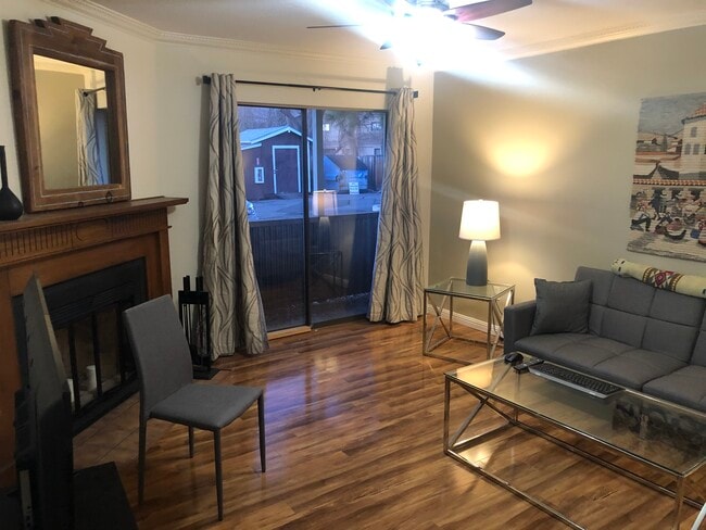 Ground flooraccess - I locked my bike on the back porch for easy exit. - 505 Oppenheimer Dr Unit 202
