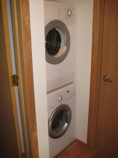 Lavadora y secadora en el apartamento