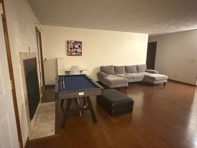6808 Sugarbin Ln