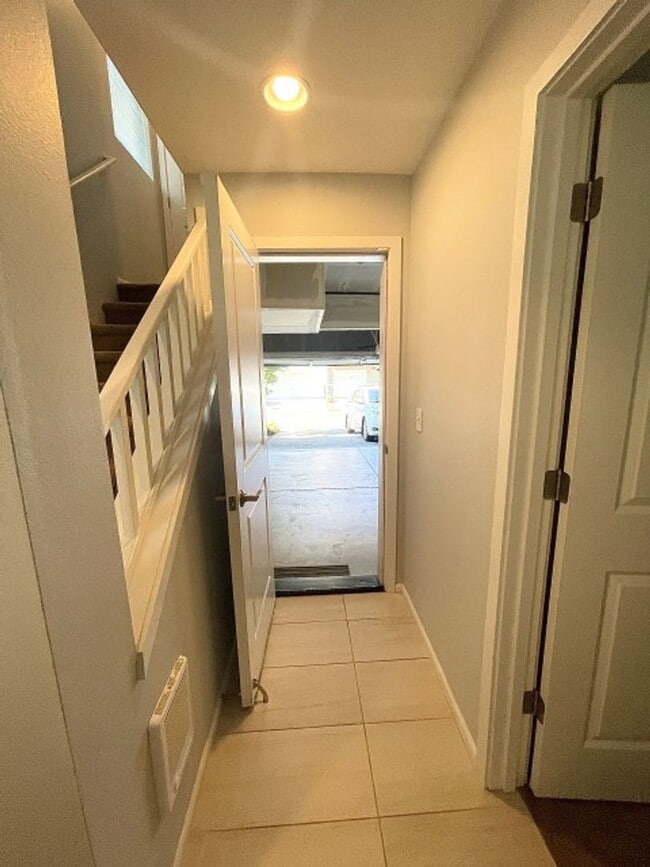 Photo - 3bd/3.5ba Bothell Townhouse