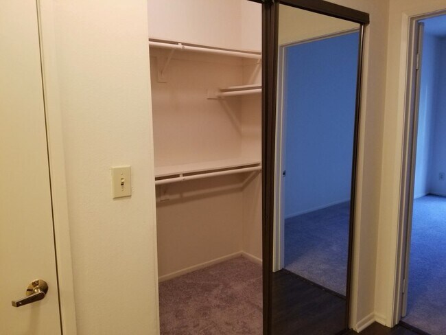 Photo - Dicken's Court Apartments