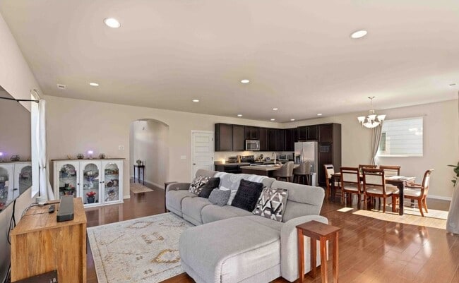 Photo - 120 Pickford Pl SW