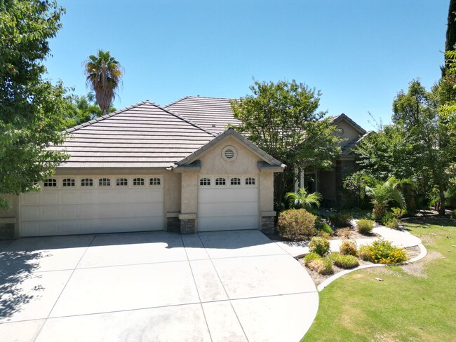 Spacious 4-Bed, 2-Bath Home in Gated Baker... - Spacious 4-Bed, 2-Bath Home in Gated Baker...