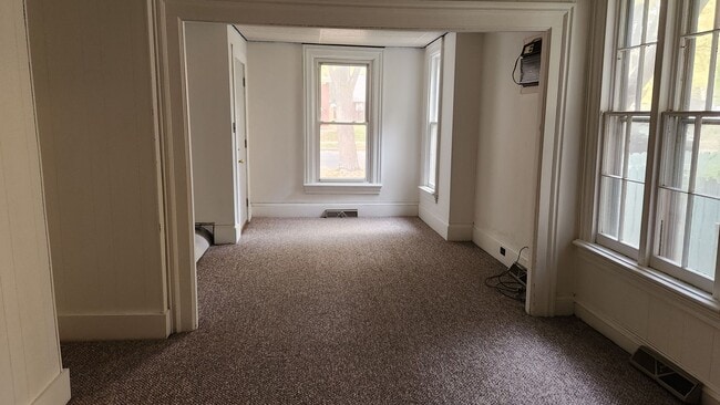 Building Photo - 211 Unit 211