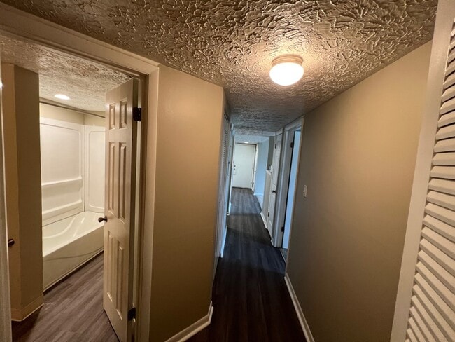 Photo - Cross Lakes Apartments