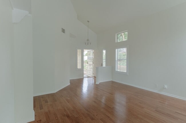 Photo - 3 Bedroom 2.5 Bathroom | Spacious Corner Lot Home | Ventura Brock Hills| Ventura