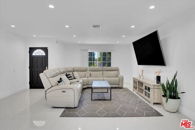 Photo - 6500 Ponce Ave
