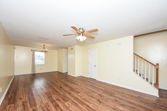 Photo - 554 Buckhaven Way