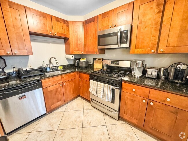 Building Photo - 171 Erie St Unit 2 Rental