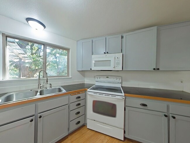 Photo - Peaceful and Private 3 Bedroom Home on 5 A...