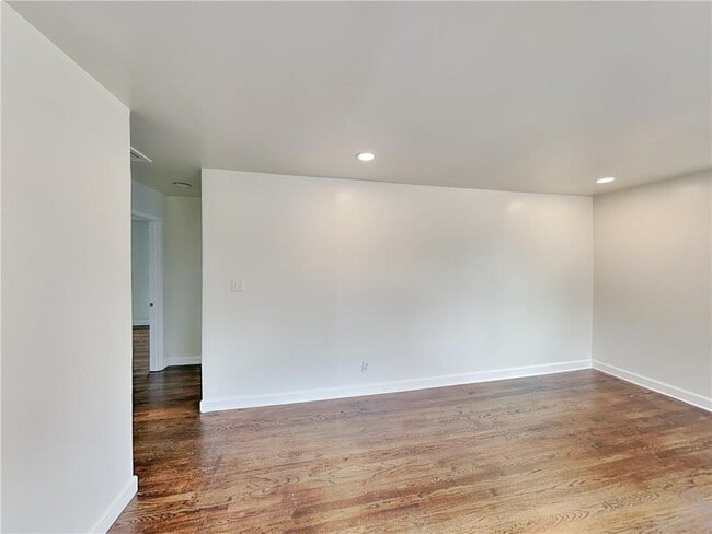 Photo - 1958 Maywood Pl NW
