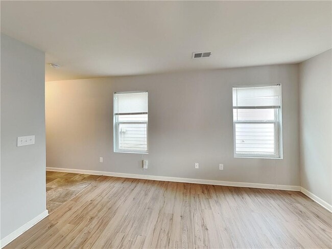 Photo - 1574 Leonard St