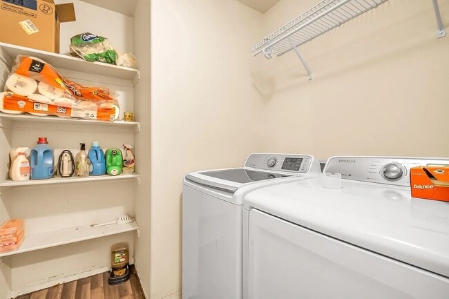 Photo - 466 Tanner St