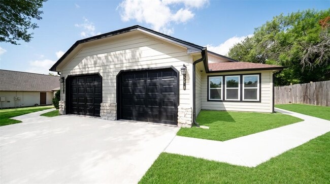 Photo - 339 Fantail Loop