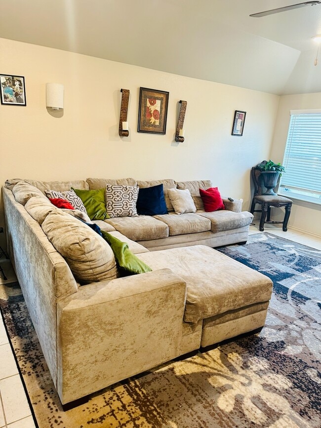 Photo - 1705 Castroville Trl Unit 1