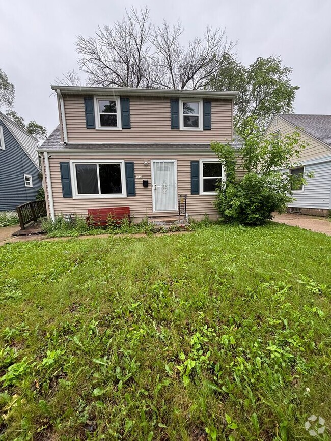 Building Photo - 3BR SINGLE FAMILY HOME, SIDE DRIVE, GARAGE...