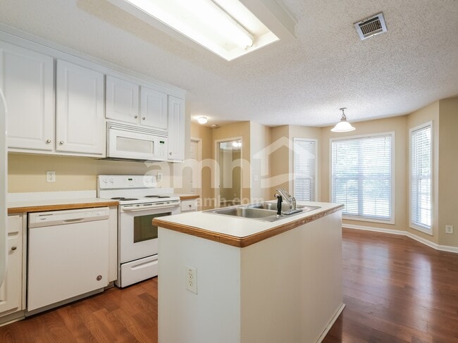 Photo - 1633 Amalie Dr