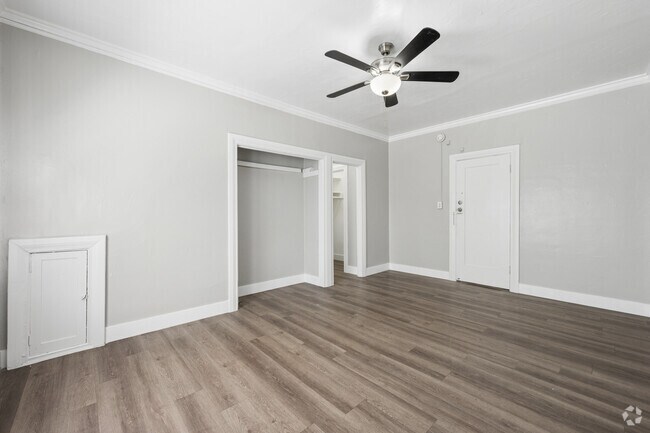 Studio - 410SF - Bedroom