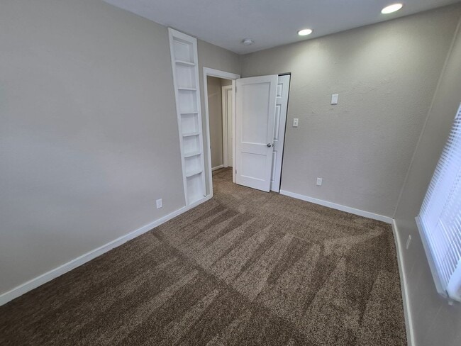 Photo - 2 bedroom home with 1+ car garage, pet fri...