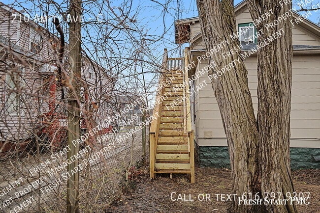 Photo - 210 Amity Ave Unidad C