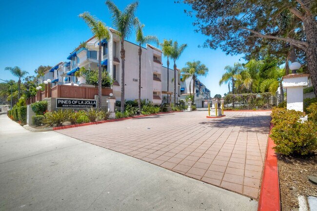 Building Photo - La Jolla Pines- Top Level 2 Bed/2 Ba Available Now!!
