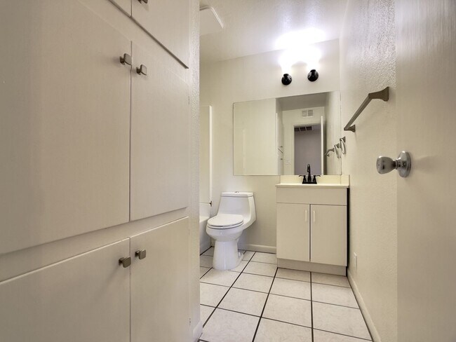 Photo - 1913 E El Parque Dr