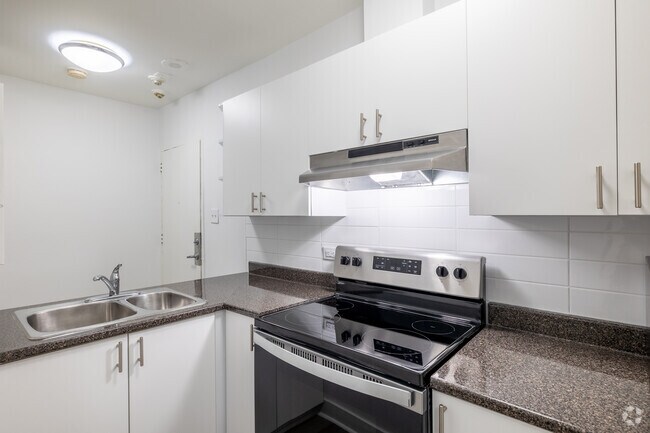 3BR, 1BA - 1,441 SF - Kitchen - 1150 Rue Sherbrooke East