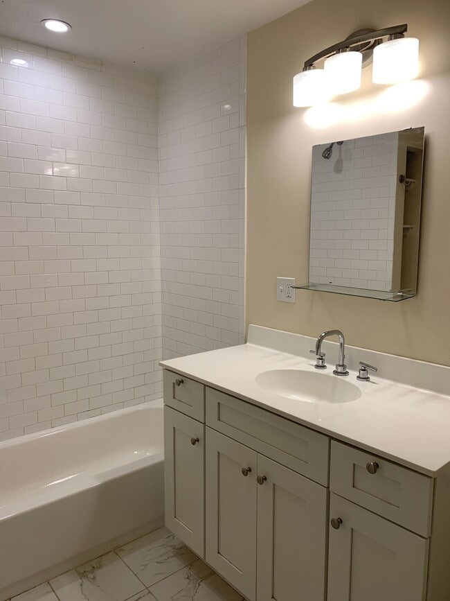 Photo - 246 W 5th St Unit 1