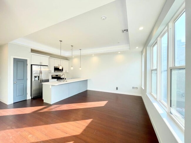 Open floorplan living room and kitchen - 1337 N Franklin St Unit 2F