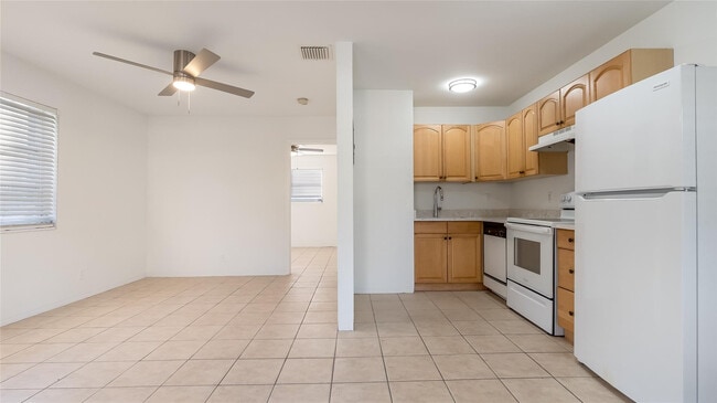 Photo - 709 SE 15th St Unit 1