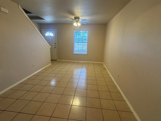 Photo - 2801 S Bartlett Ave Unit 3