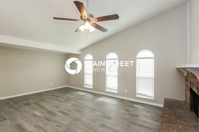 Photo - 3 Bedroom Pet-Friendly Home in DeSoto, TX with Main Street Renewal