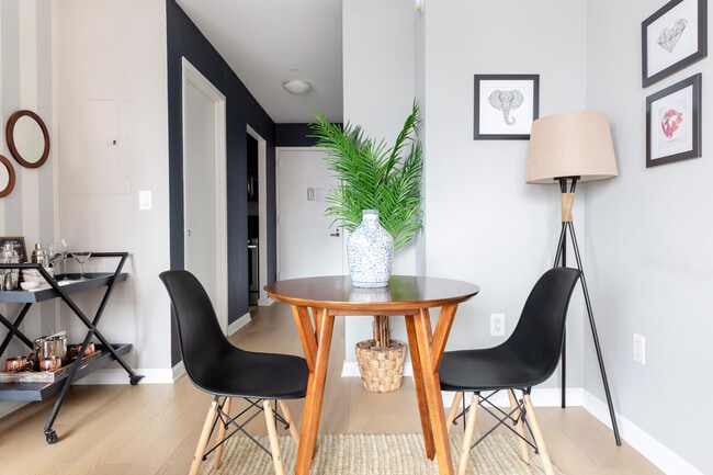 Photo - 535 W 23rd St Unidad SI FL6-ID2045