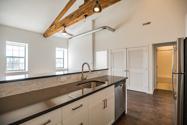 Photo - 410 Shurs Lane