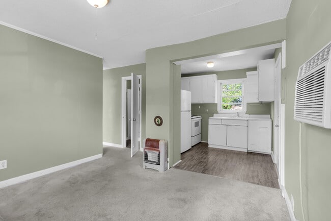 Photo - 304 B St