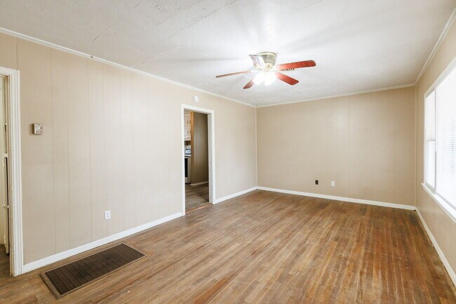 Photo - 3 Bedroom Home for under $1000