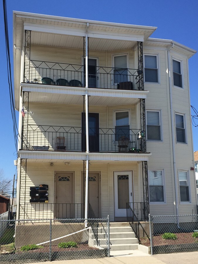 Photo - 207-209 Cross St