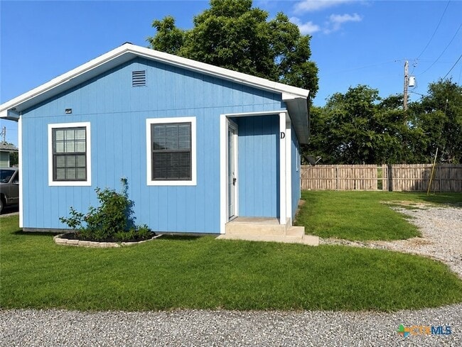 Building Photo - 661 W Austin St