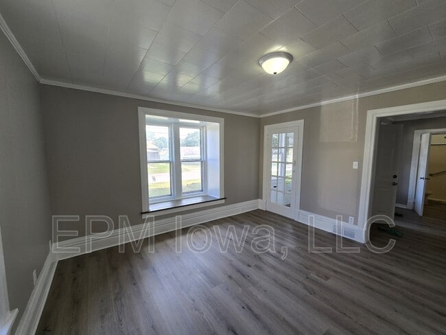 Photo - 740 W 11th St