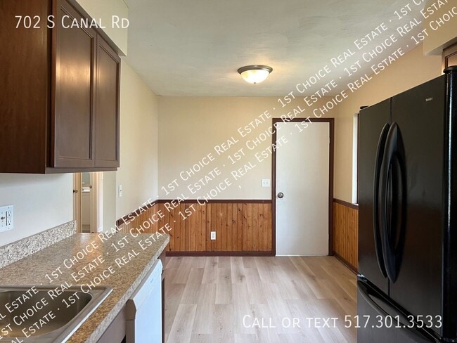 Photo - 702 S Canal Rd