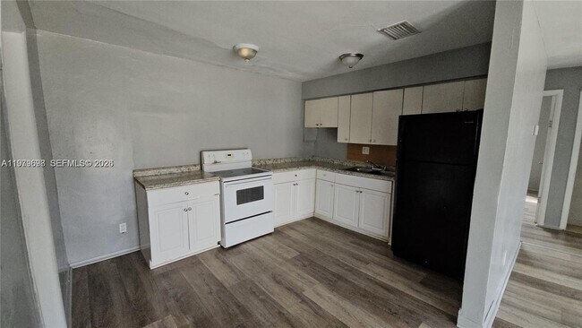 Photo - 374 NW 31st Ave