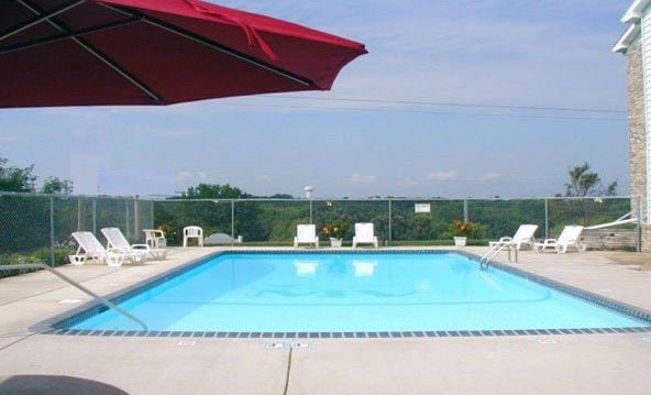 Outdoor Pool - Mississippi View